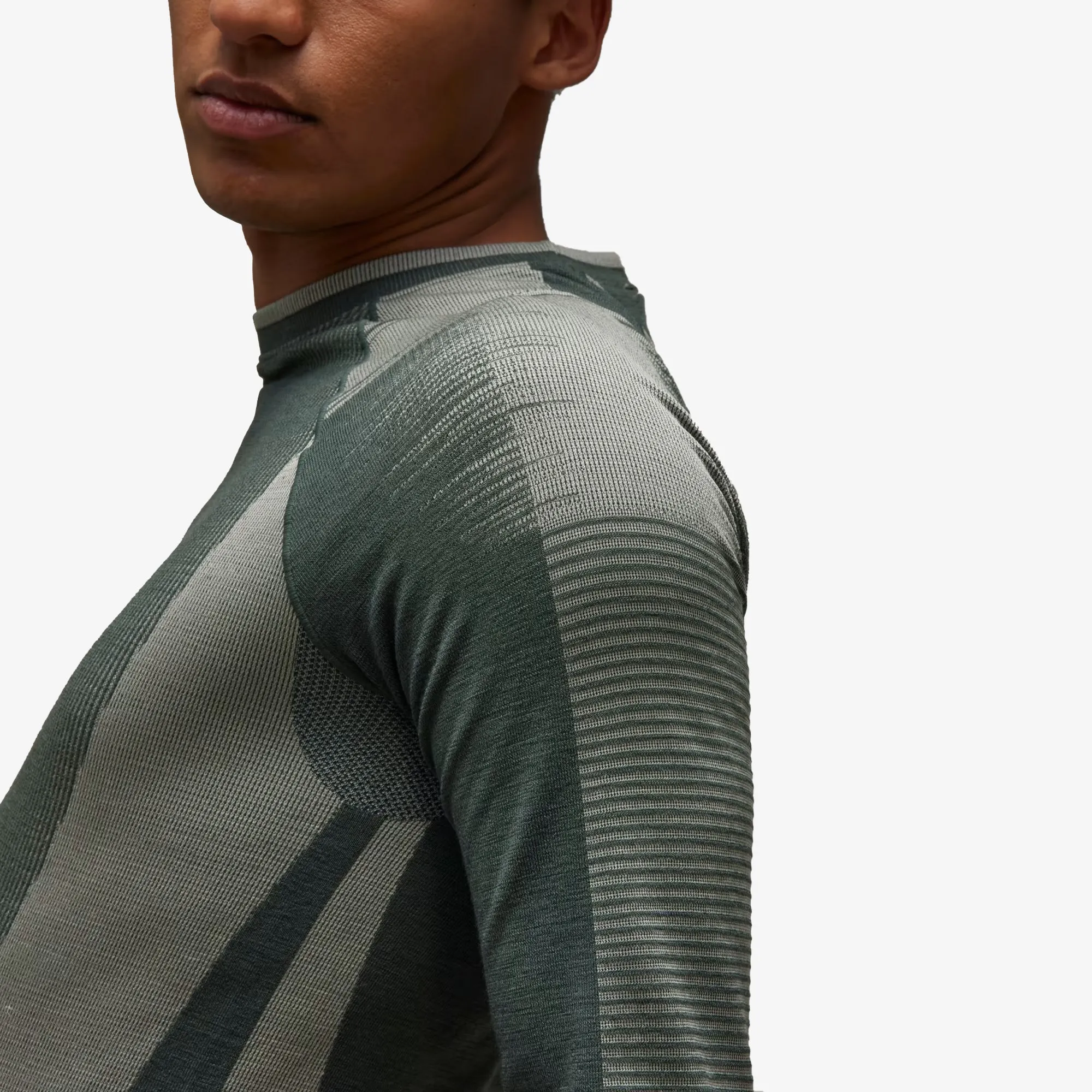 ENGINEERED KNIT LONG SLEEVE BASELAYER TEE 'WONDER SILVER'