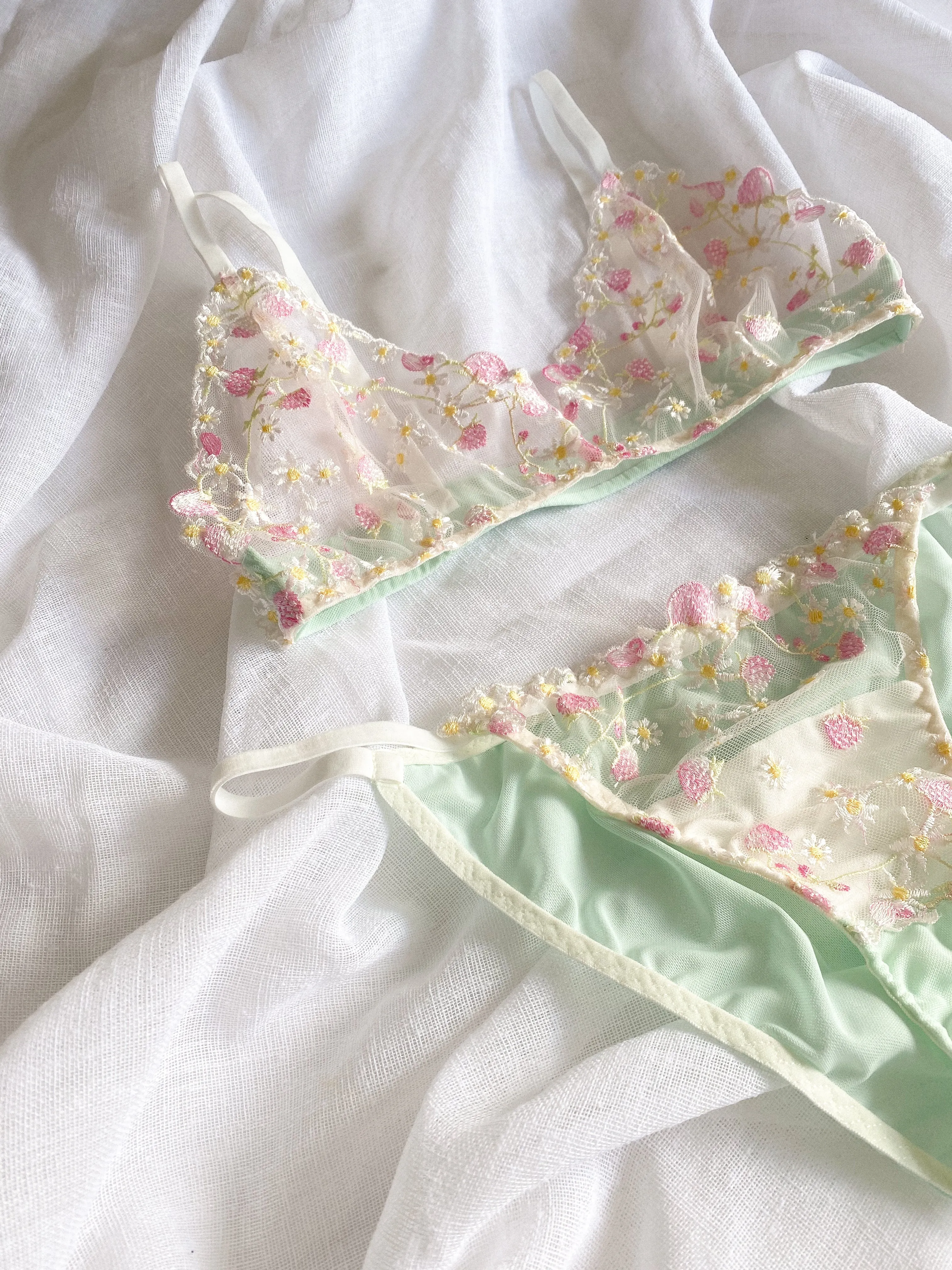 Straberry Mint Lace Bra